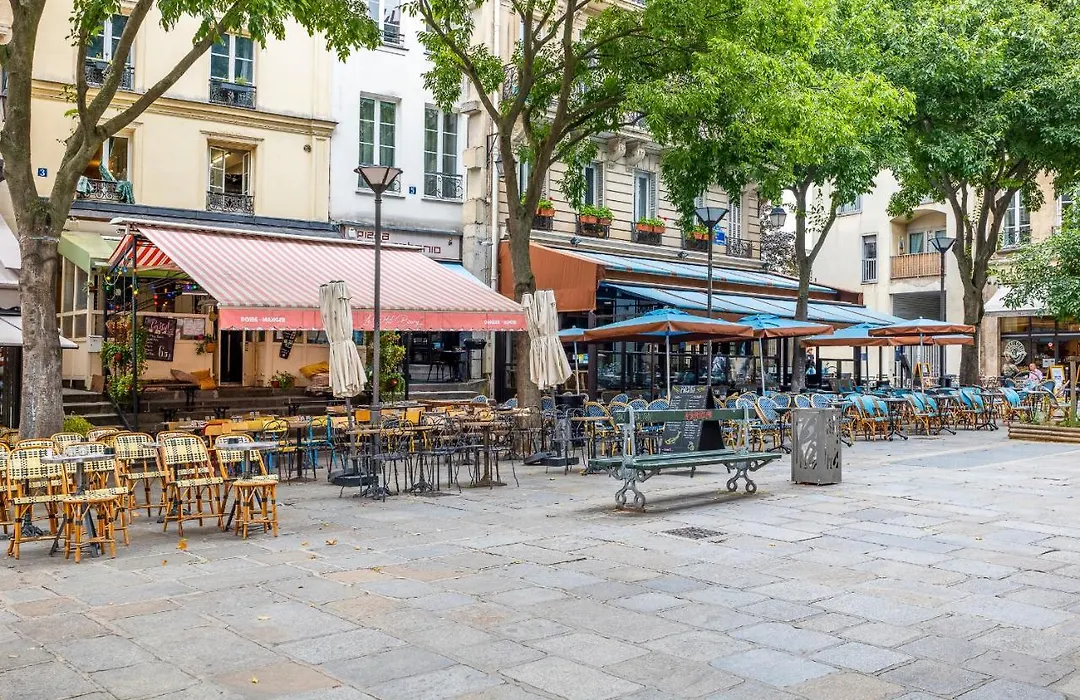 Holidaysinparis - Bourg Tibourg-1